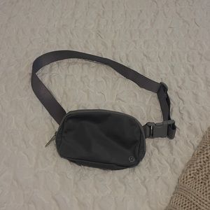 COPY - Lululemon Belt bag